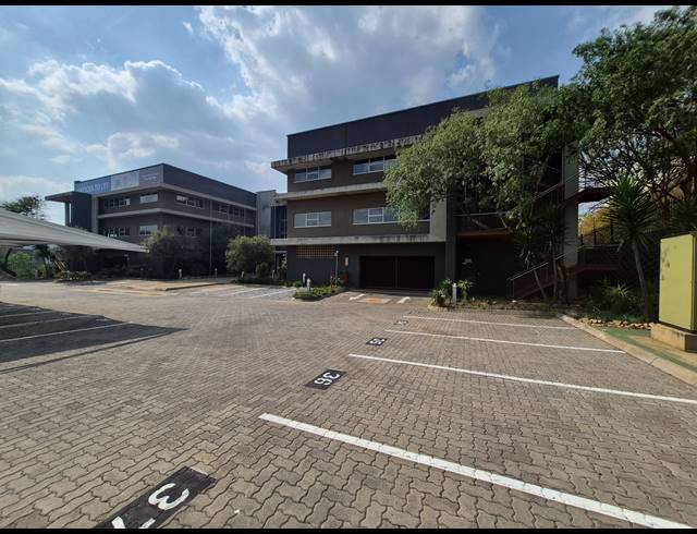 7,296M² OFFICE FOR SALE IN LONGMEADOW